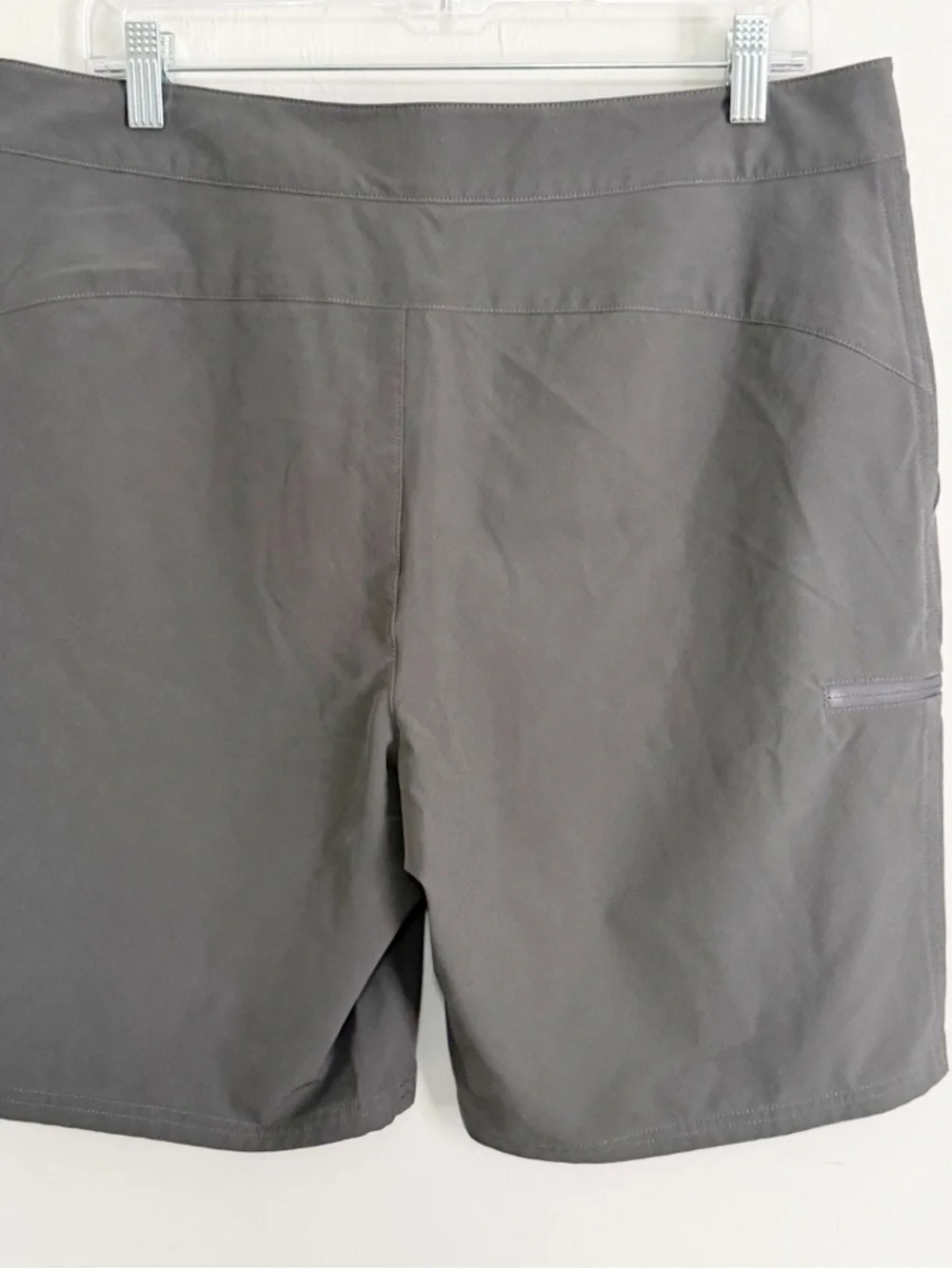 VINEYARD VINES Women’s Gray PERFORMANCE BOARD SHORTS 9” Inseam Quick Dry Size 34 - Picture 4 of 6